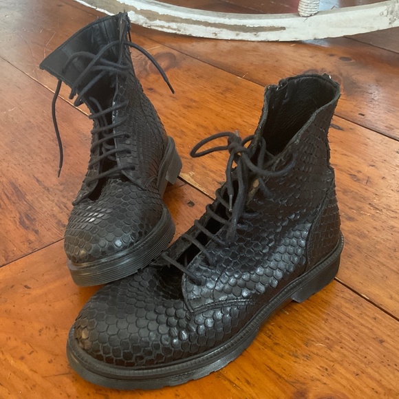 Elisa Viviani custom made in Italy snakeskin lace up side zip boot size 37 - Picture 2 of 9